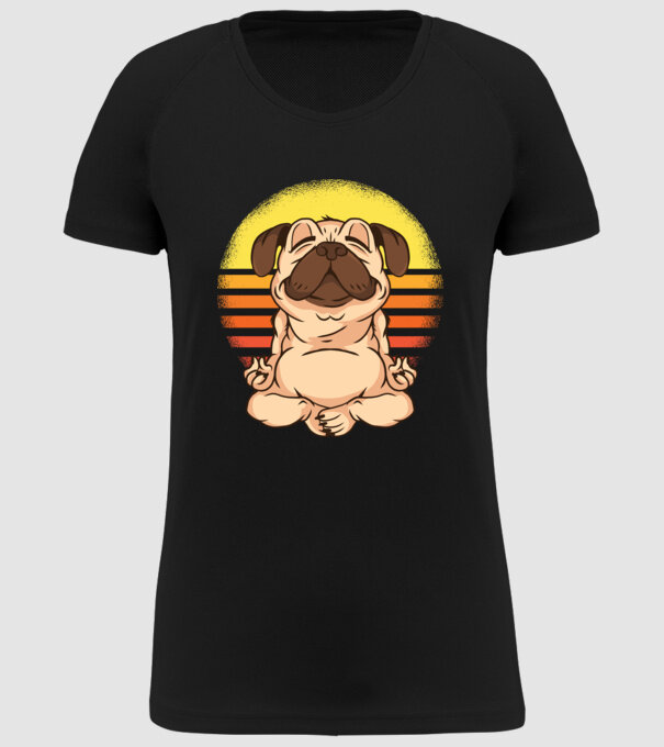 Mops Yoga tricou model negru pe tricou