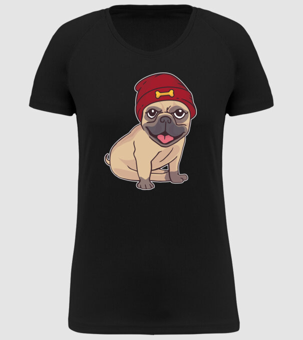 Mops cu șapcă model negru pe tricou