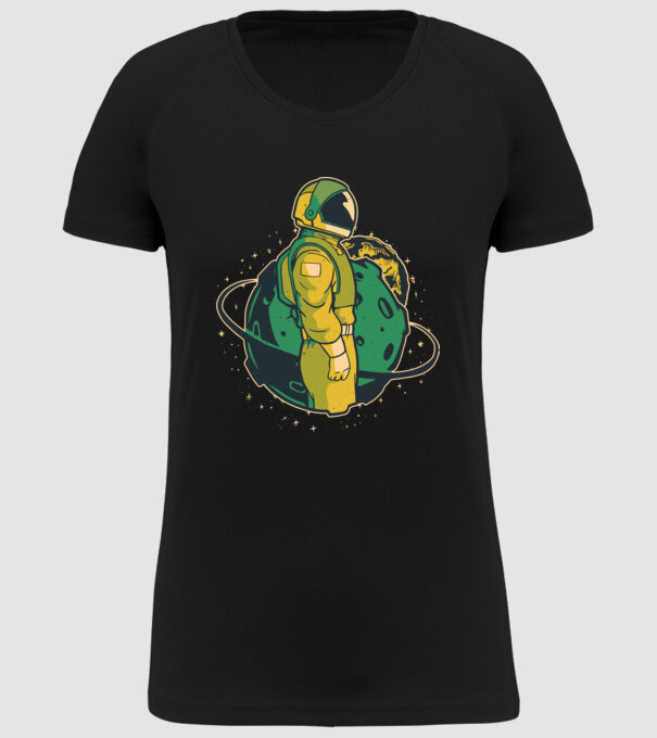 Astronaut model negru pe tricou