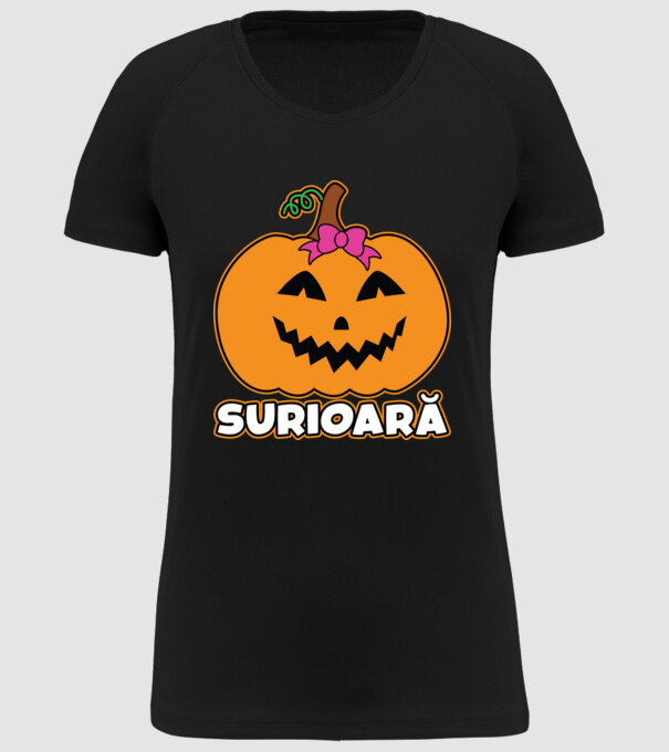 surioară model negru pe tricou