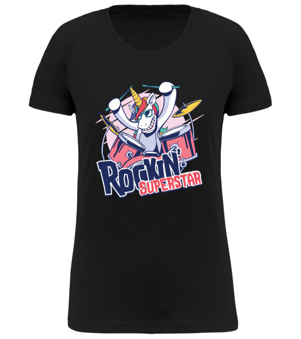  model  pe tricou