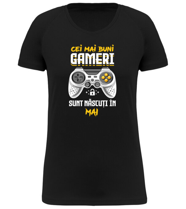  model  pe tricou