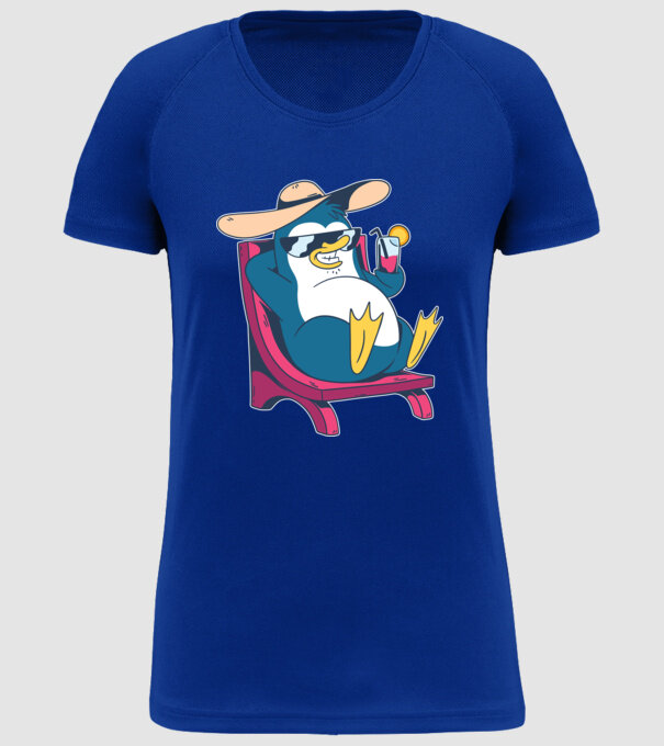 Pinguin cool stă la plajă la mare model albastru regal pe tricou