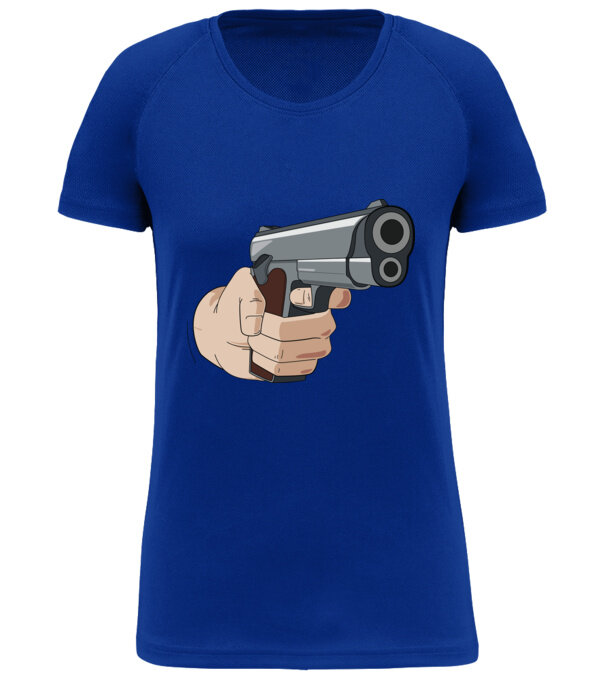  model  pe tricou