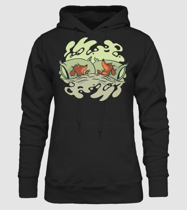 Teckeli dormind model negru pe tricou