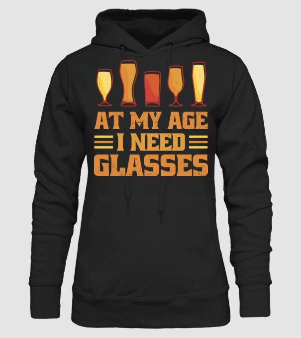 At my age i need glasses model negru pe tricou