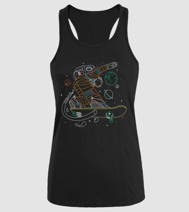 Astronaut Skateboarder model negru pe tricou