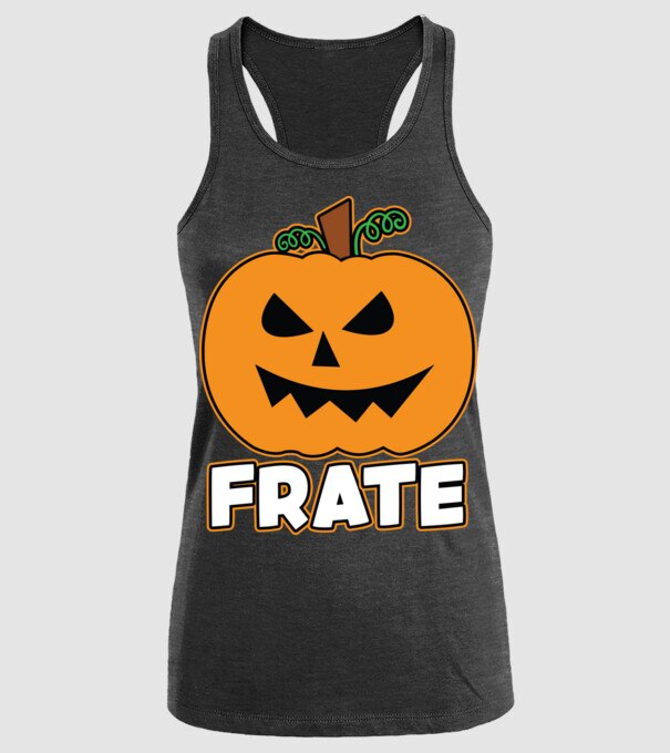 frate model negru pe tricou