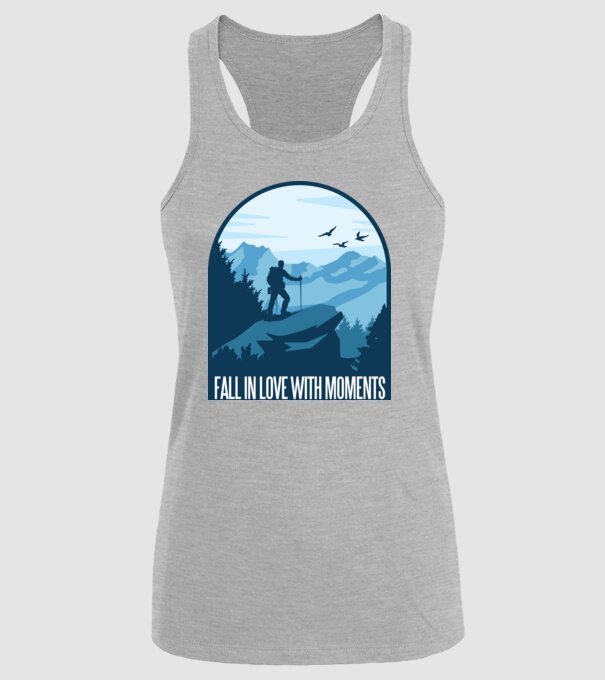 Fall in love with moments model gri pe tricou