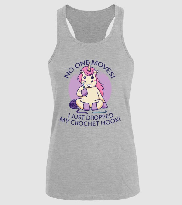 Nu mișcă nimeni, mi-a căzut acul de tricotat - Unicorn model gri pe tricou