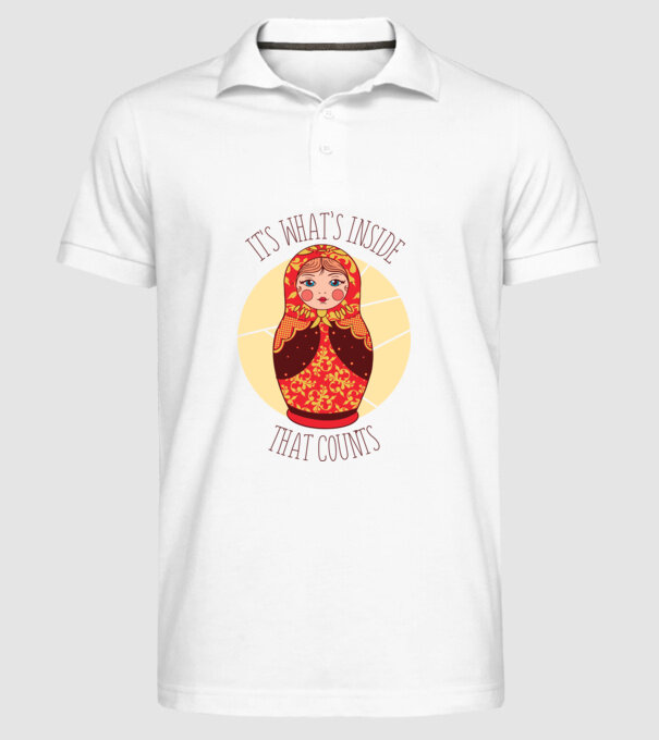 Interiorul contează - păpușă Mamushka model alb pe tricou