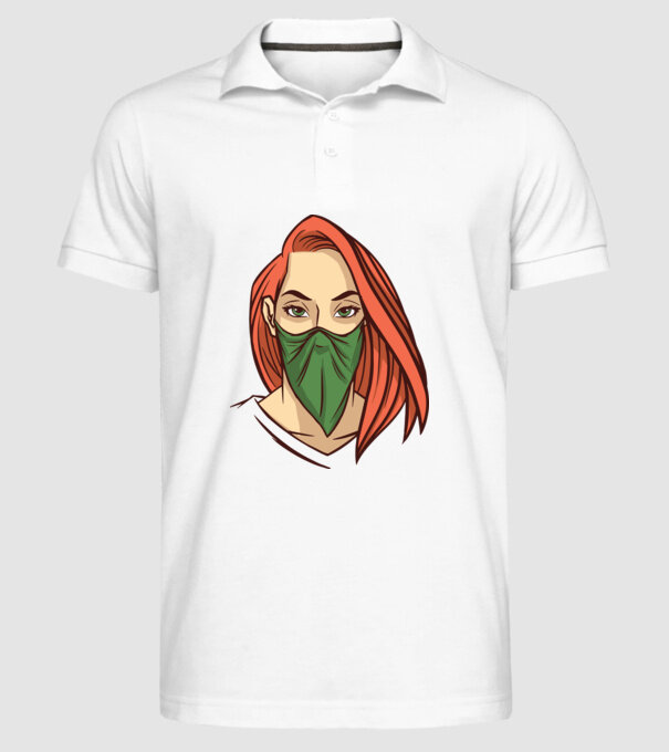 Femeie cu batic model alb pe tricou