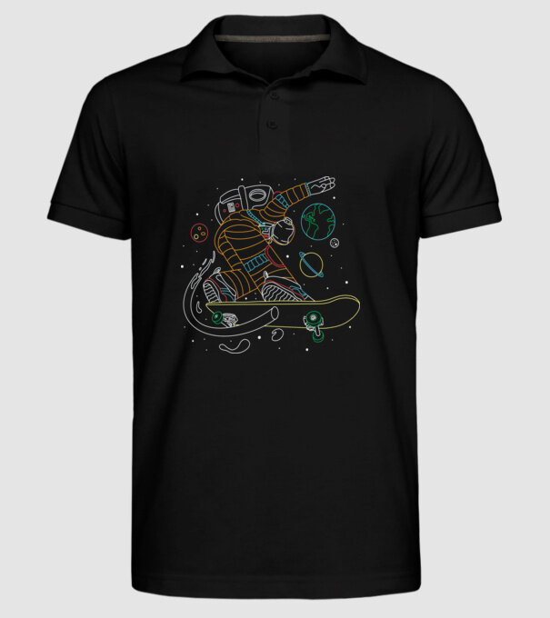Astronaut Skateboarder model negru pe tricou