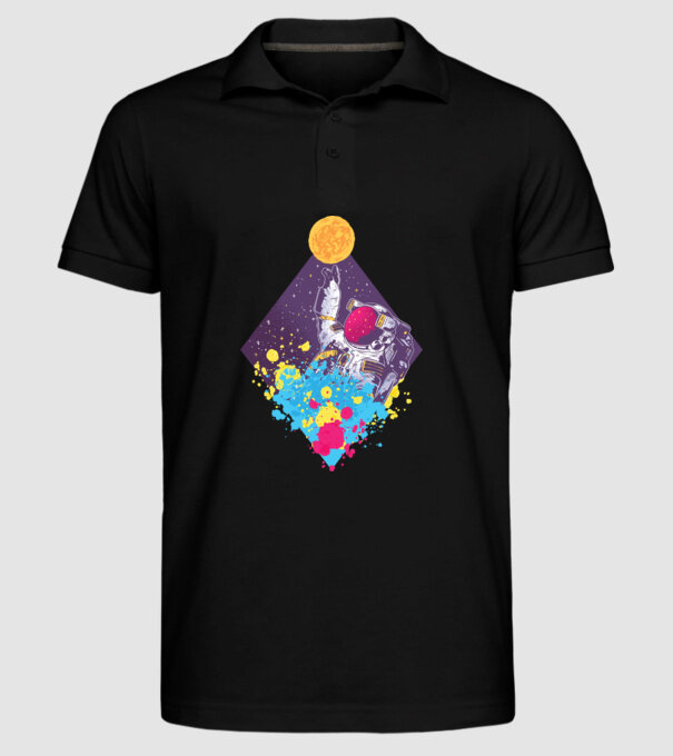 Astronaut model negru pe tricou