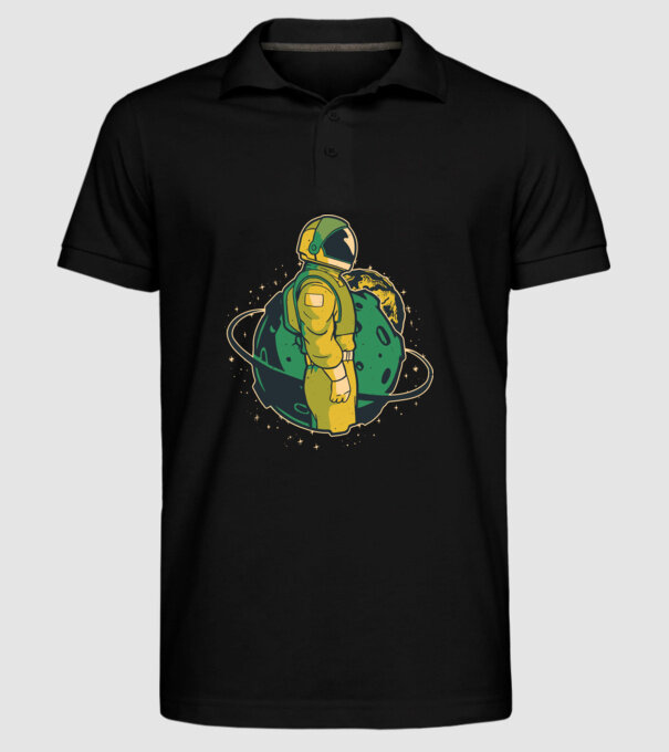 Astronaut model negru pe tricou