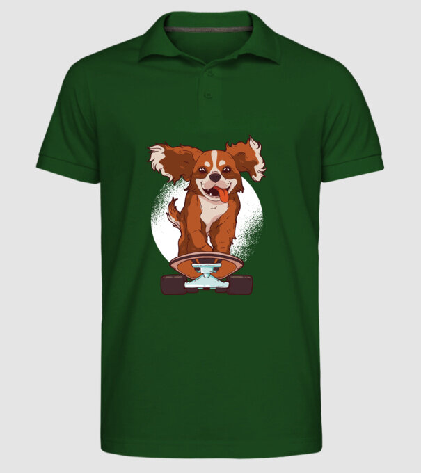 Skateboarding Cavalier King Spaniel model verde închis pe tricou