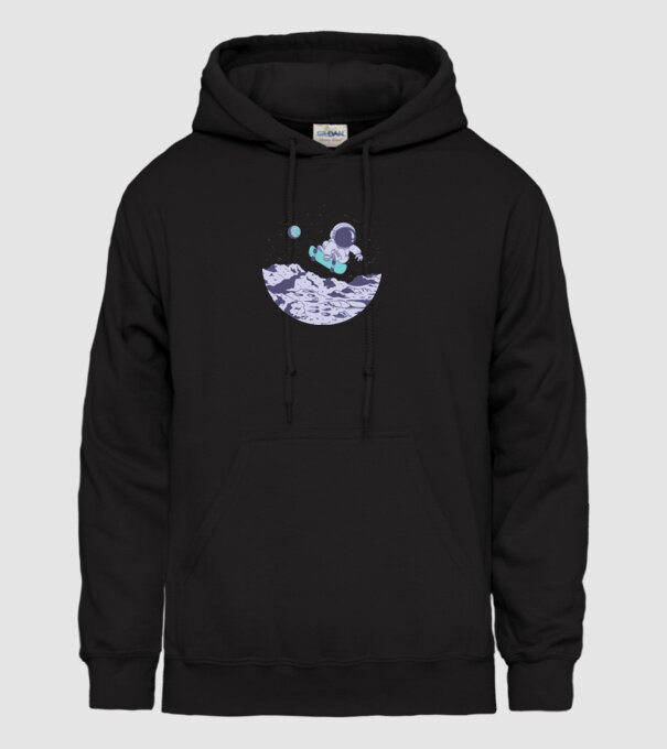 Astronaut Skateboarder model negru pe tricou