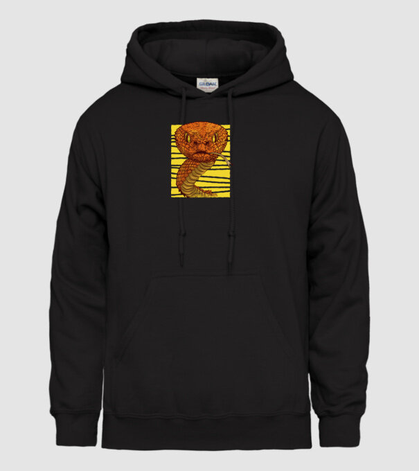 Cap de șarpe model negru pe tricou