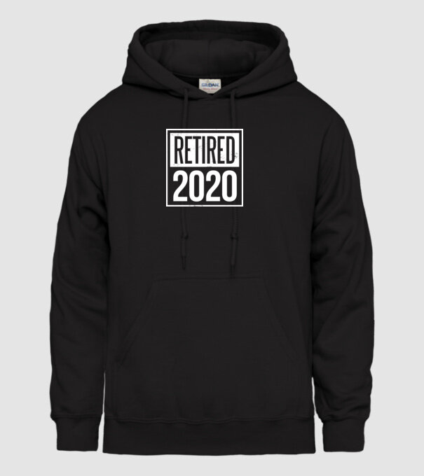 model negru pe tricou
