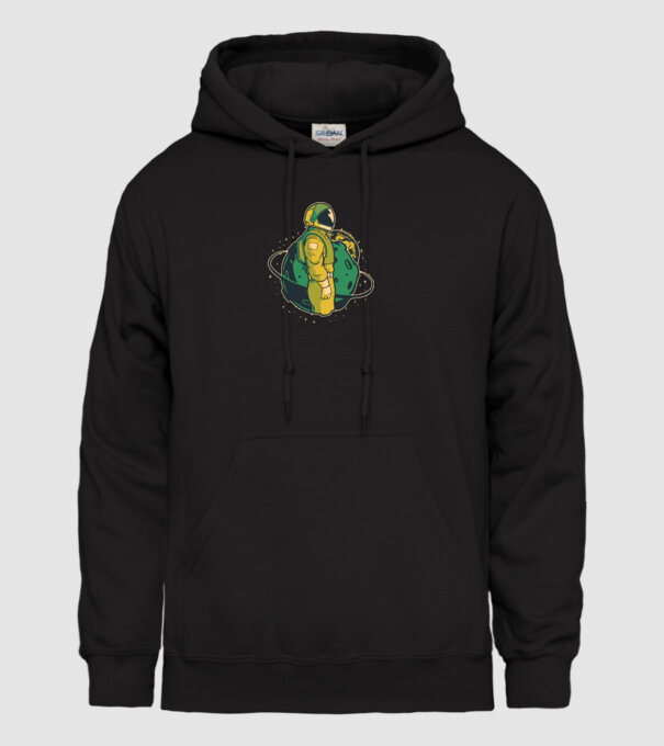 Astronaut model negru pe tricou