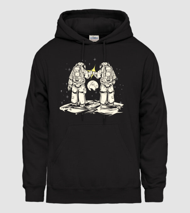 Prieteni Astronaut model negru pe tricou