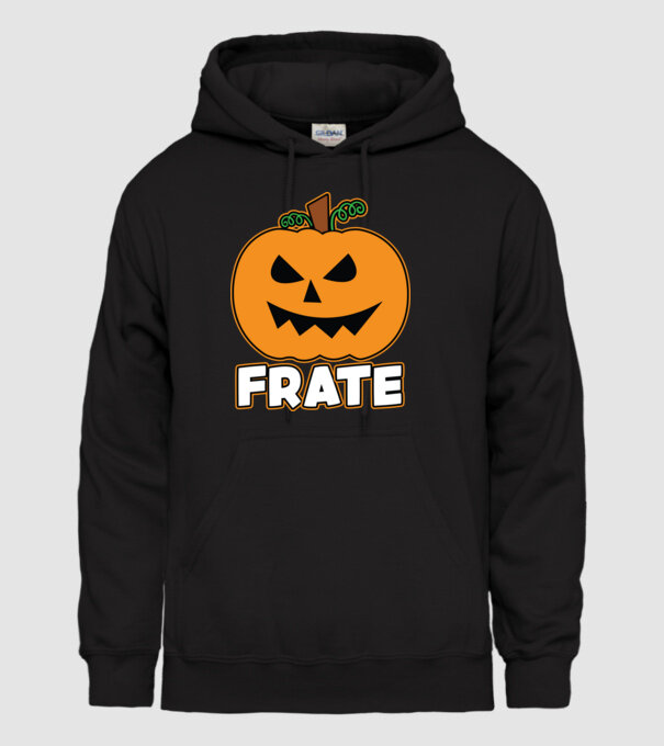 frate model negru pe tricou