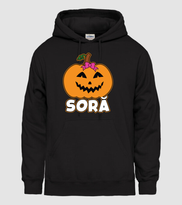 soră model negru pe tricou