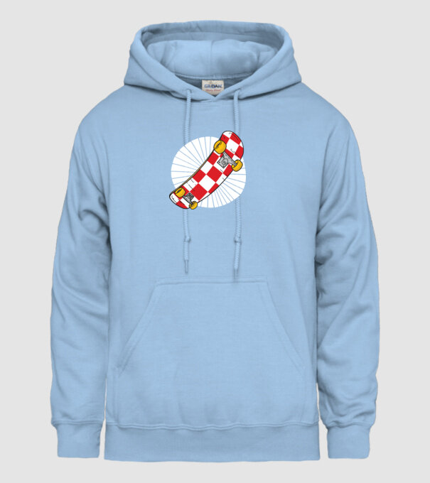 Skateboard model albastru deschis pe tricou
