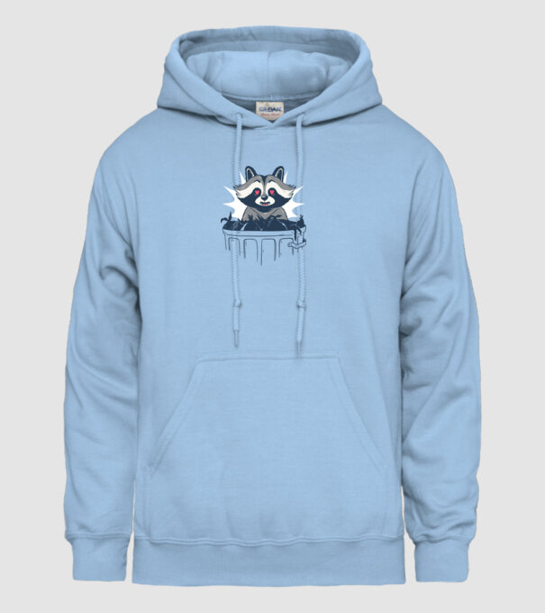 Raton model albastru deschis pe tricou