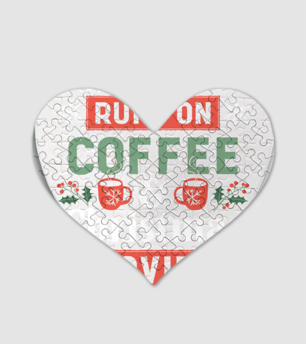 Această mamă funcționează cu cafea și filme de crăciun model alb pe tricou