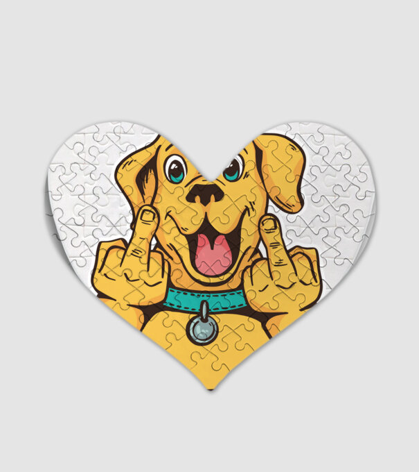 Golden Retriever arată degetul model alb pe tricou