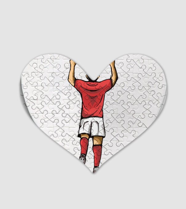 Fotbalist sărbătorind golul model alb pe tricou