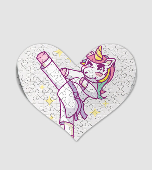 Karate unicorn model alb pe tricou