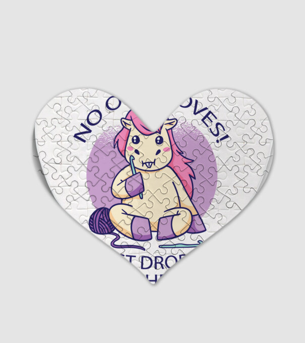 Nu mișcă nimeni, mi-a căzut acul de tricotat - Unicorn model alb pe tricou
