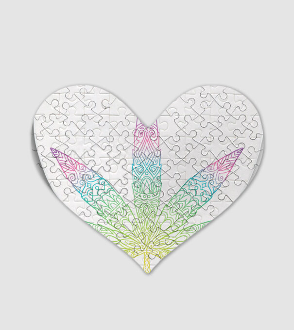 Frunză colorată de marijuana model alb pe tricou