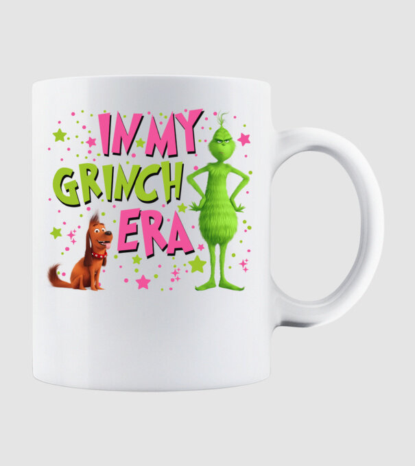 In my Grinch era model alb pe tricou