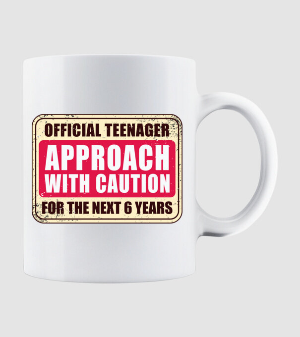 Adolescent oficial Abordați cu prudență model alb pe tricou