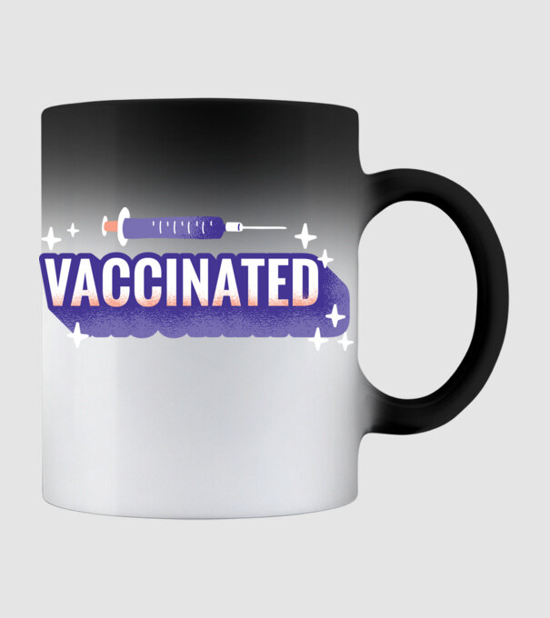 Vaccinat model negru pe tricou