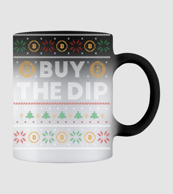 Buy the Dip Bitcoin Ugly Sweater model negru pe tricou