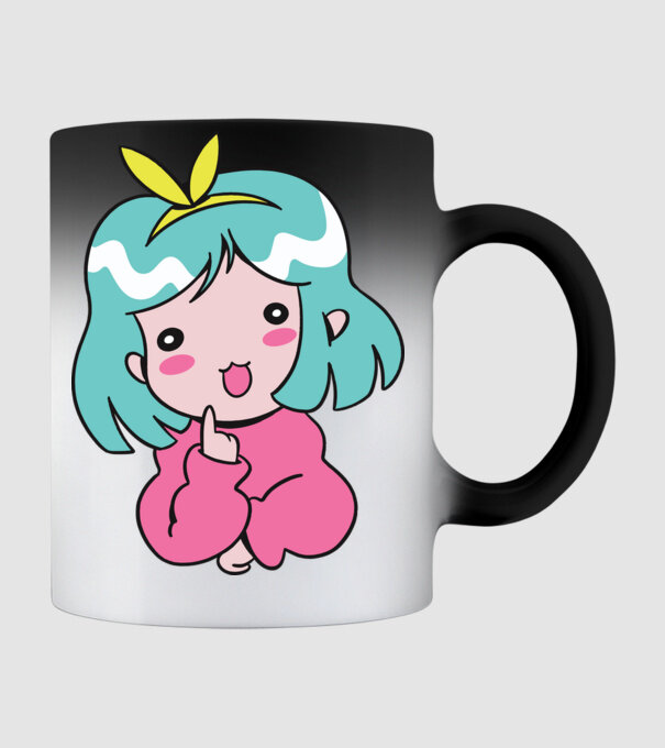 Fetiță drăguță Anime model negru pe tricou