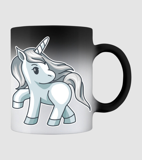 Unicorn de argint model negru pe tricou