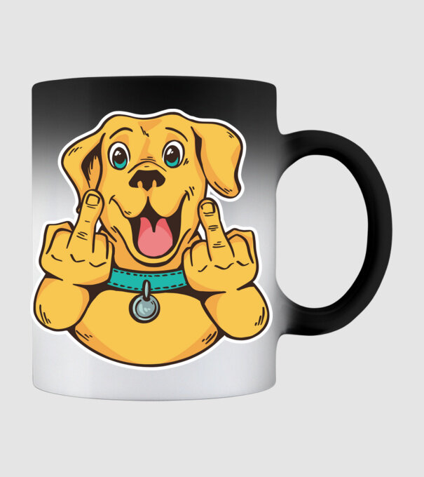 Golden Retriever arată degetul model negru pe tricou