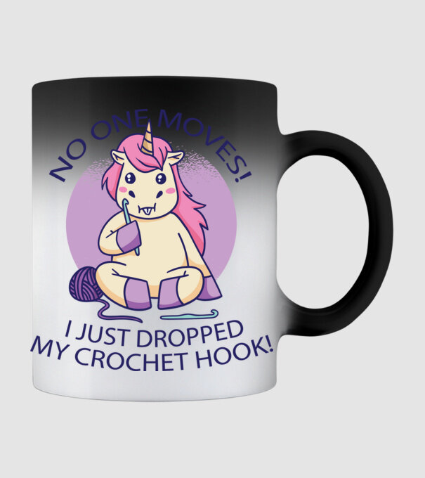 Nu mișcă nimeni, mi-a căzut acul de tricotat - Unicorn model negru pe tricou