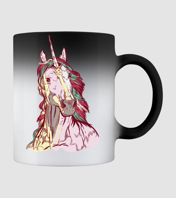 Unicorn colorat model negru pe tricou