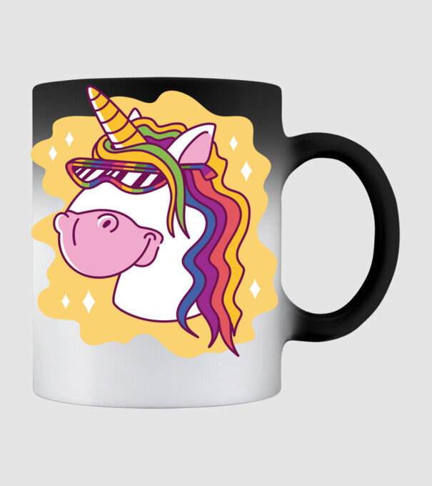 Cap de unicorn model negru pe tricou