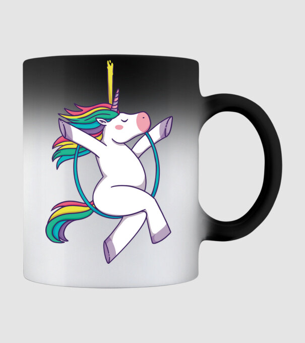Unicorn pe cerc model negru pe tricou
