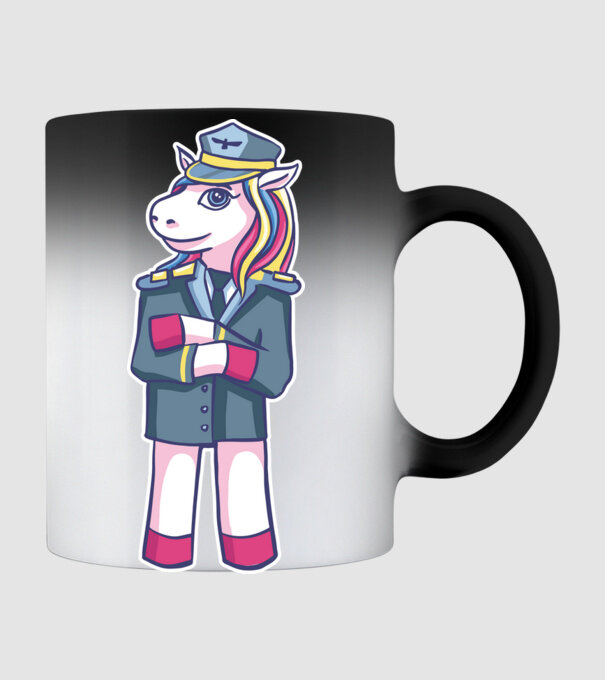 Unicorn Pilot model negru pe tricou